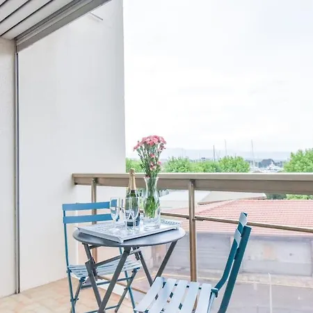Les Beaux Jours Super Flat For 3 With Ac, Balcony & View *
