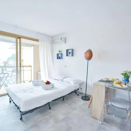 Les Beaux Jours Super Flat For 3 With Ac, Balcony & View * Antibes