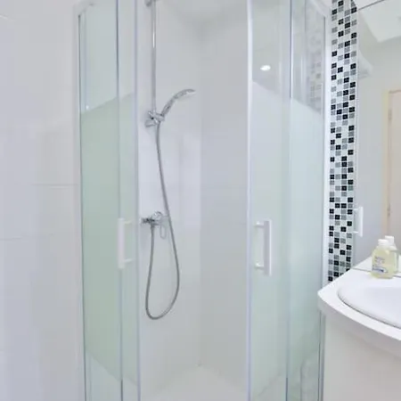 Les Beaux Jours Super Flat For 3 With Ac, Balcony & View Апартаменты Антиб