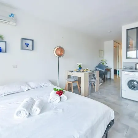 Apartment Les Beaux Jours Super Flat For 3 With Ac, Balcony & View Antibes