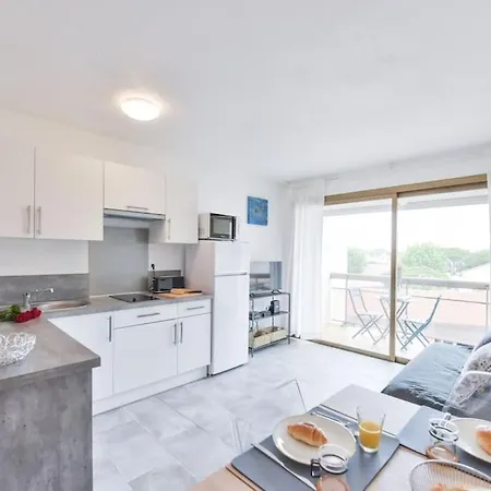Les Beaux Jours Super Flat For 3 With Ac, Balcony & View Апартаменты