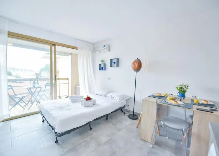 Les Beaux Jours Super Flat For 3 With Ac, Balcony & View * Antibes