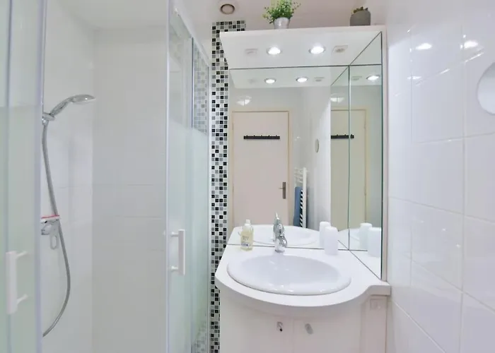 Apartamento Les Beaux Jours Super Flat For 3 With Ac, Balcony & View Antibes
